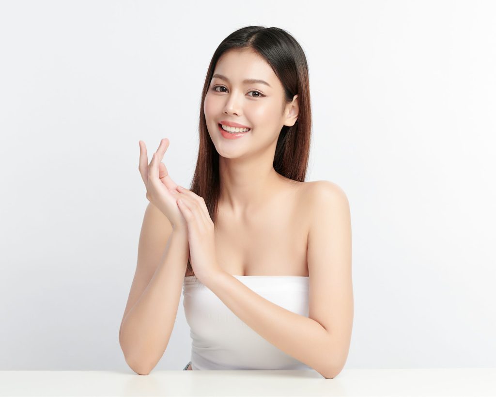 6 Ways Every Woman Can Age Gracefully With Time